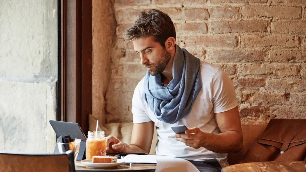 Life coach setting up an online coaching program following her new coaching strategy